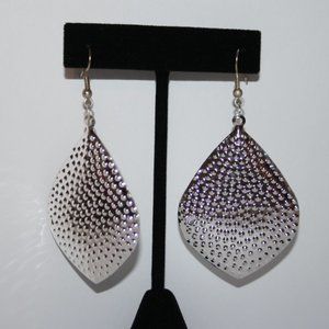Beautiful silver dangle earrings nwot